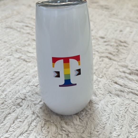 T-Mobile tumbler with plastic lid, with with T logo in pride colors, NWT - Picture 13 of 16